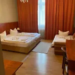 Astrid Am Kurfürstendamm 3*