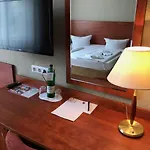 Astrid Am Kurfuerstendamm 3*